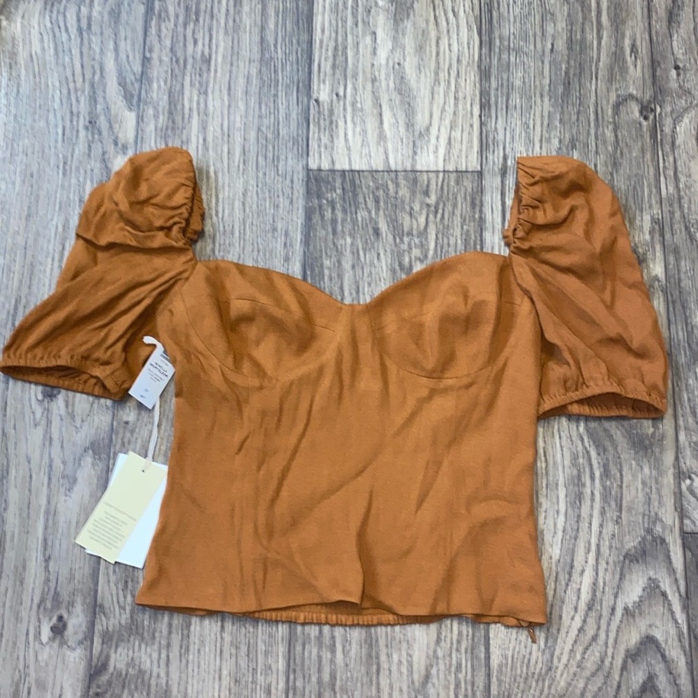 NWT Norvella Short Sleeve Rich Chestnut Wilfred Top